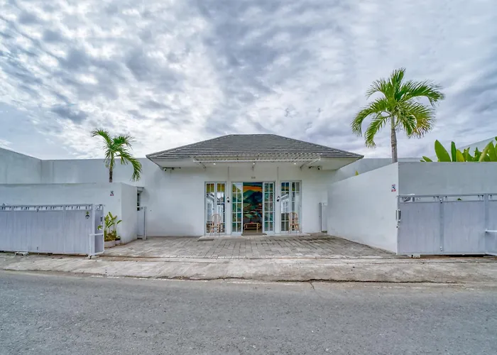 3Bd Modern Apartment In Sanur With Bbq & Huge Shared Pool